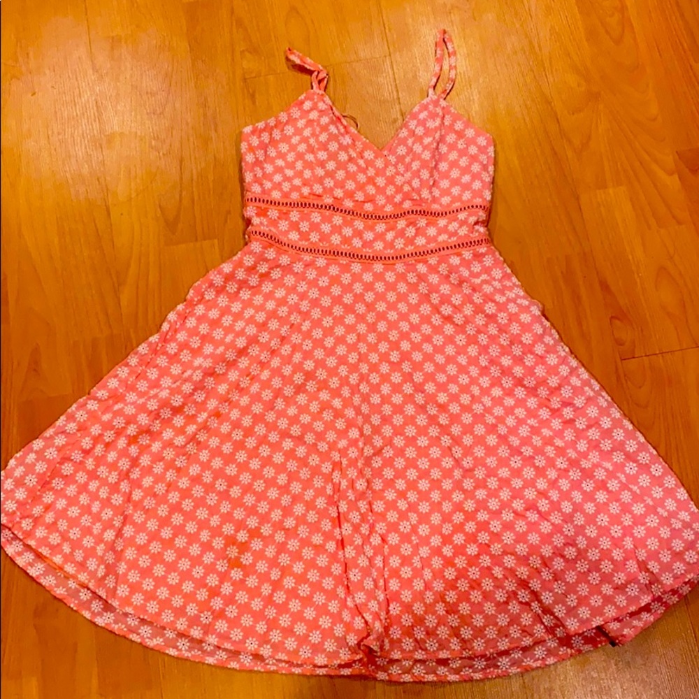 Pink v-neck floral spaghetti-strapped summer dress